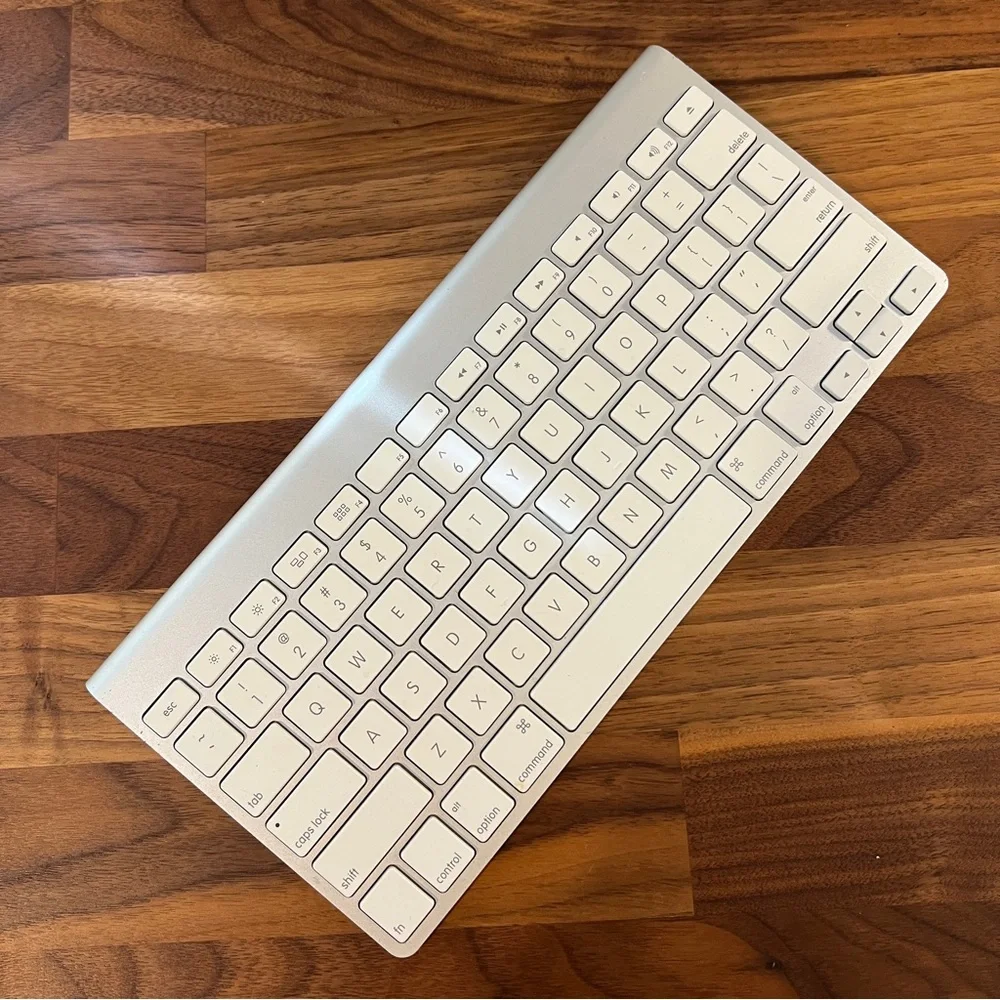 Wireless Apple Keyboard Silver